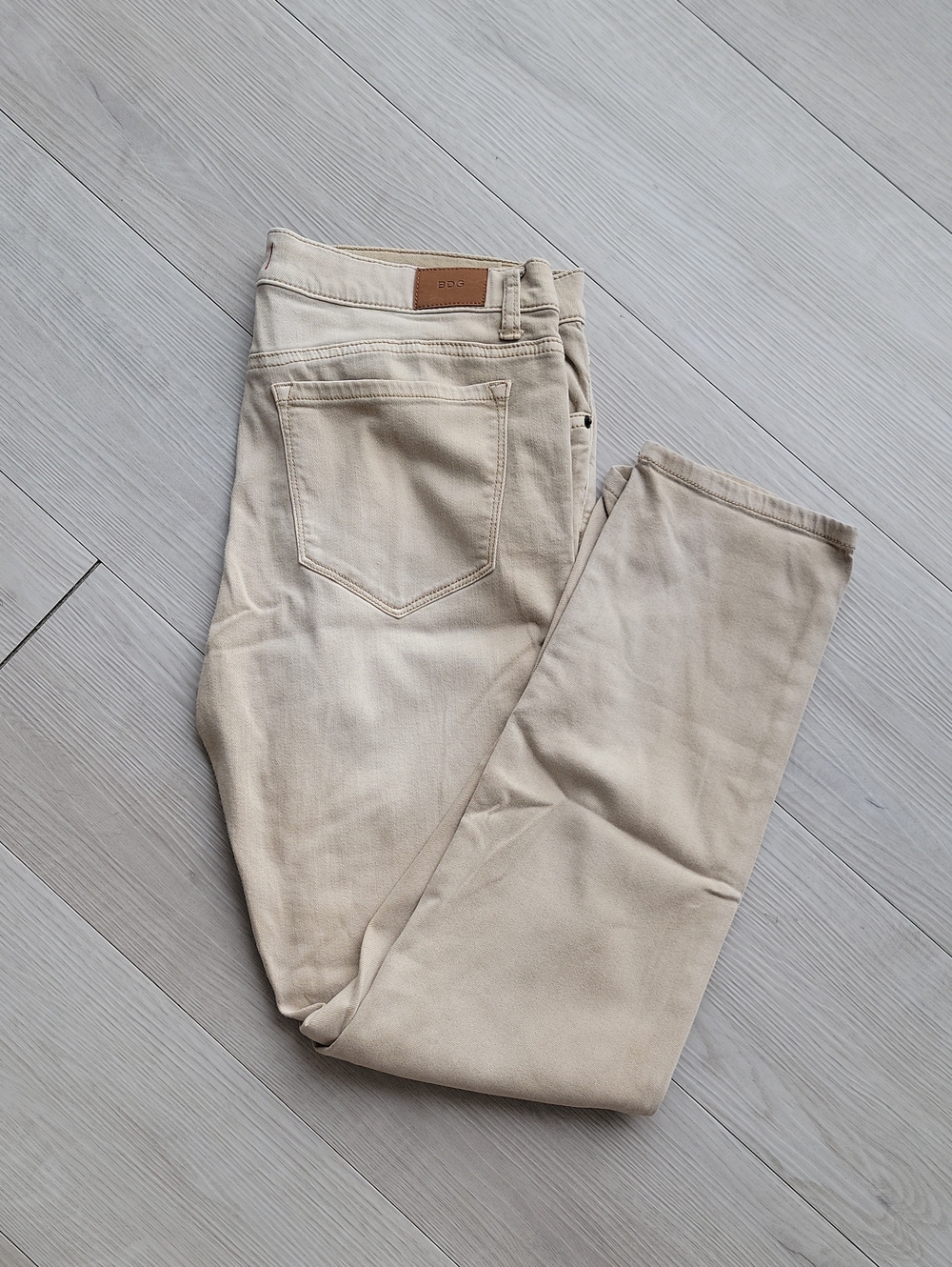 BDG Slim Straight Jeans in Beige